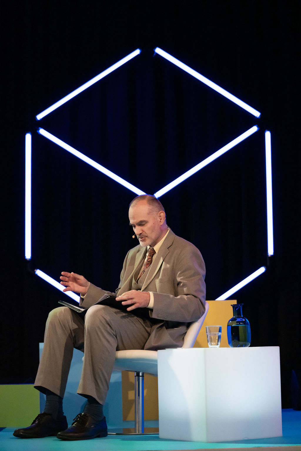 An Image of Gustav Kalbe on stage at the EuroHPC Summit 2023