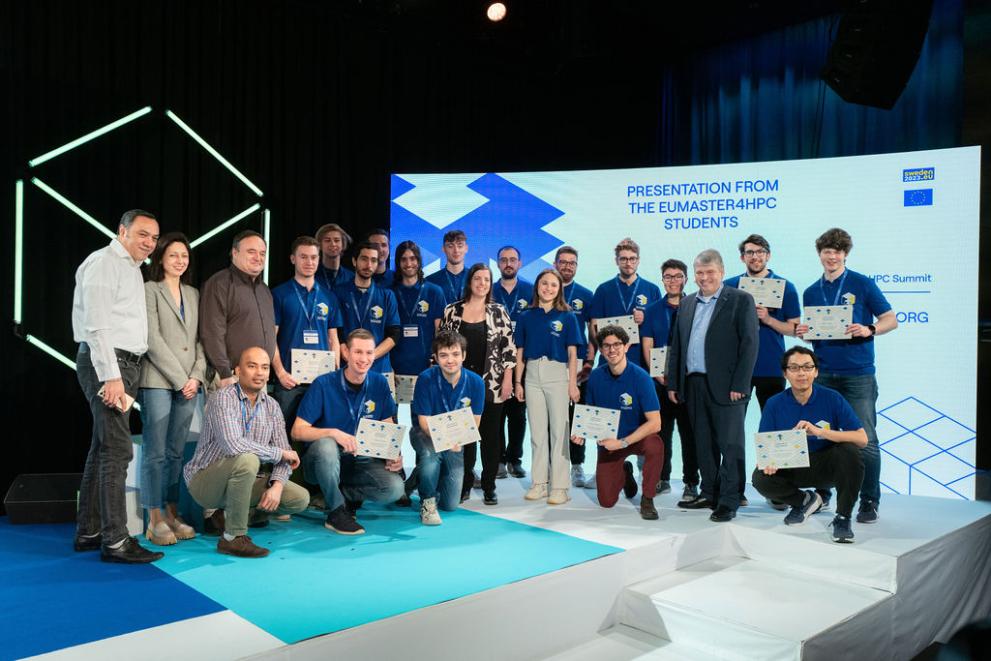 All 21 EuroHPC Ambassors/EUMaster4HPC students alongside Anders Dam Jensen and members of the EUMaster4HPC project