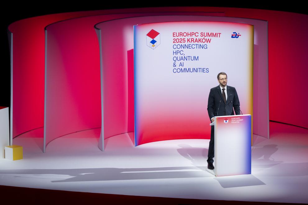 Rafał Duczmal at the opening plenary of the EuroHPC Summit 2025 in Kraków, Poland