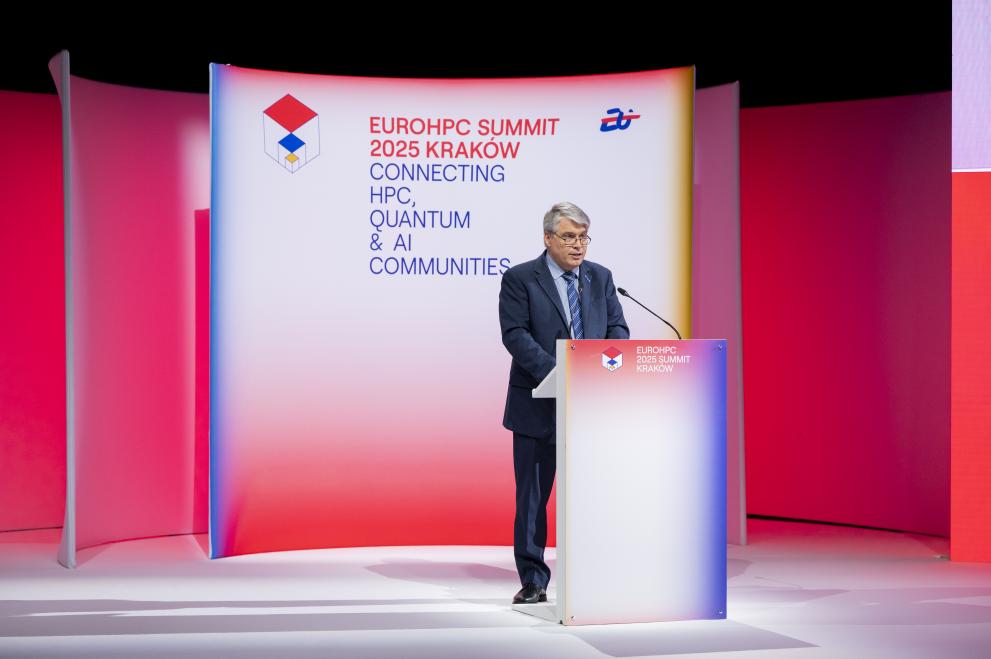 photo of a speaker on stage